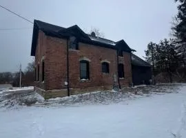 New Group Space - Sleeps 20! Near Sports Center