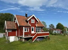 Romantic Country Cabin With Fjord Views On Åmøy