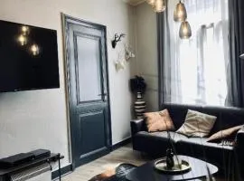 The Jade Elegant apartment with balcony