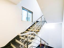 Super Hotel O Dream Nest，位于Madhapur的酒店