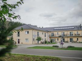 Casamia Hotel Spremberg，位于施普伦贝格的带泳池的酒店