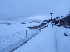 LES FONTANILLES odeillo chalet 60 WIFI & PARKING gratuit exposé plein sud & plein pied , draps & serviettes de toilettes non inclus, sabanas y toallas no incluidos