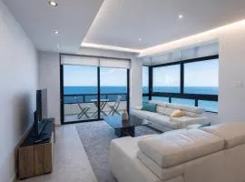 Sea Front - Spacious - Beautiful
