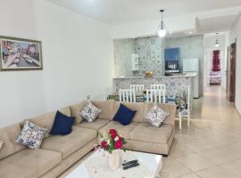 Très Bel Appartement S plus 3, Résidence Aicha avec piscine，位于古莱比耶的酒店