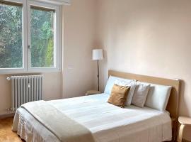 Casa Ling -AC - parking-2Bathrooms，位于科莫的酒店