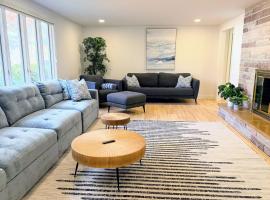 Modern 3 bedroom house, close to downtown Hyannis and Beach，位于巴恩斯特布尔的酒店
