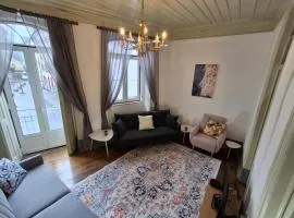 Casa da Maya - Historic Townhouse, N2 Stop and Nature Retreat