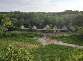 CAMUNGO jungle Lodge in indigenous community ALL INCLUSIVE，位于Puerto Franco的酒店