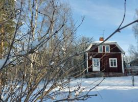 Cottage Lake view Dalarna - Tolvsbo，位于Söderbärke的酒店