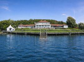 Strandhaus Edersee Nr 12 - Kaminzimmer, Seeblick, Badestrand, Seeterrasse，位于瓦尔德克的酒店