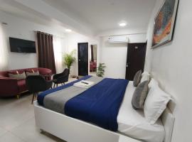 Vedas Villa A Premium Stay At Ram Mandir Ayodhya Free Buffet breakfast，位于Ayodhya的酒店