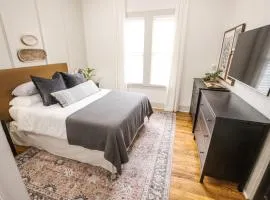 Modern 1BR Apartment with Quick Downtown Access
