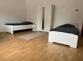 Zimmervermietung mit gemeinschafts Bad und Küche