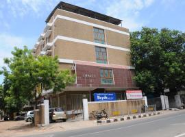 Lloyds Serviced Apartments, Near Music Academy，位于钦奈Citi Center Chennai附近的酒店