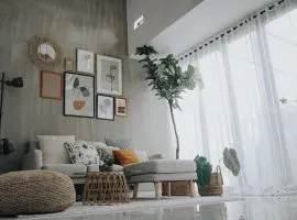 Omahe Malang Boho Urban Jungle Private House