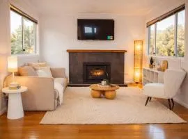 Family Friendly 3 Bedroom Home in Claremont Near Hobart
