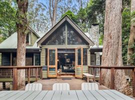 Rustic 3-Bed Retreat in Springbrook，位于春溪的酒店