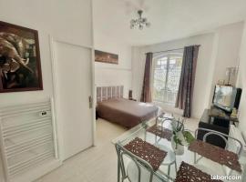 Appartement Cozy au coeur de la ville，位于沙泰勒吉永的酒店