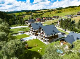 Apartamenty Mariza Szczawnica Jaworki - Sauna, Jacuzzi, Opcja Śniadań Bufetowcyh, 1km od Stoku Narciarskiego, Spokojne Zimowe Ferie Bez Kolejek i Tłum&oacute;w，位于什恰夫尼察的带泳池的酒店