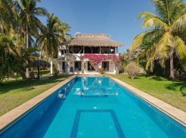 Casa Maya private villa on the beach，位于埃斯孔迪多港的酒店