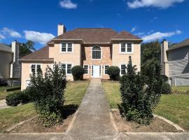 Family Lakefront Home 5 BDR plus Den w Sofa Bed，位于玛丽埃塔市的酒店