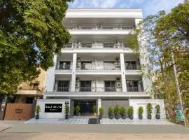 Saltstayz Premier Near Sector 44 Corporate Hub