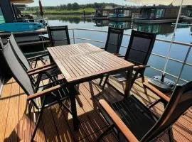 Apartment Hausboot Vroni am Bärwaldersee by Interhome