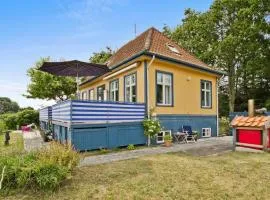 Holiday Home Historisches Strandanwesen mit Meerblick by Interhome
