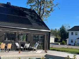 Villa Golfgatan 32 Vintrosa Lanna，位于Vintrosa的酒店