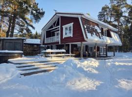 Forest Escape 35min from Tallinn - HotTub & Sauna，位于Sõitme的酒店