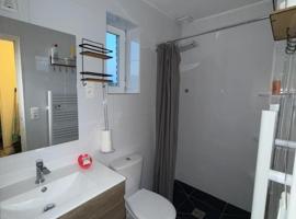 Appartement F2 une chambre de lit，位于Sequedin的酒店