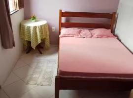 Casa Rosa da Ilha - Suíte Confortável com Ventilador e Jardim
