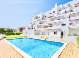 Albufeira City Centre Apartment with Pool