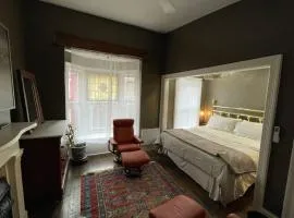 Downtown 3BR duplex full kitchen parking off i-787