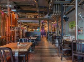 Leonardo Hotel Almere City Center，位于阿尔梅勒的带停车场的酒店