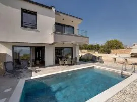 Holiday Home Villa Rosemary mit Pool und Panoramablick auf das Meer by Interhome