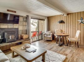 1 Mi to Brian Head Resort! Mtn-View Gem with Shuttle，位于布赖恩峰的酒店