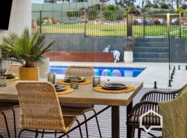 Welcome to Mar-a-Lago Mansion!，位于Kennington的酒店