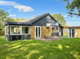 8 person holiday home in Skjern-By Traum，位于斯凯恩的酒店