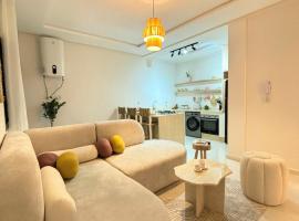 Warm & Stylish Boho Condo - 6 km to Old Medina，位于非斯的分契式公寓