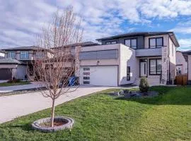 Beautiful Brand New 2BR Suite with Private Entrance and free on-site parking