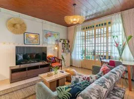 Cozy 1990s Khmer Style Flat in Heart of Tonle Bassac