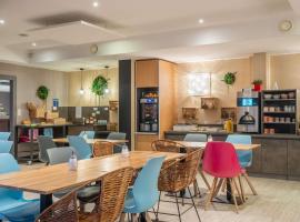 布卢瓦中心加雷宜必思尚品酒店，位于布鲁瓦的酒店