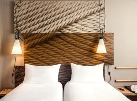 伊夫林省韦洛德罗姆圣康坦宜必思酒店