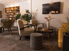 卡尔斯库加酒店与会议中心，位于卡尔斯库加的带泳池的酒店