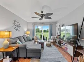 Beachside Condo w Stunning Lake Views