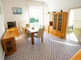 Trilocale centrale e a due passi dal mare con posto auto privato