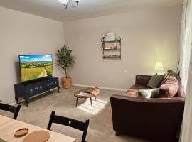 Traditional meets Modern, steps to local shops，位于赫斯沃尔的酒店