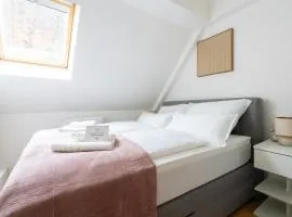 Large - 90m2 - Quiet Maisonette for 10 - 24 I 7 Check-in