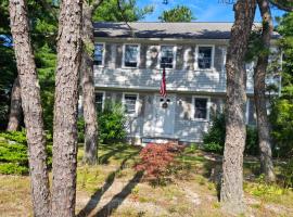 Myles Standish Forest Homestay Private Rooms Near Cape Cod，位于瓦尔汉的酒店
